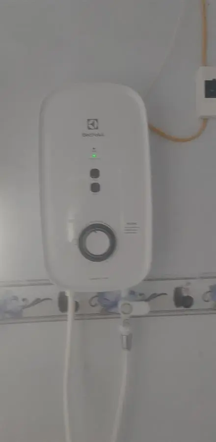 Khách hàng review Bình nóng lạnh trực tiếp Electrolux 4500W EWE451KB-DWG2 12