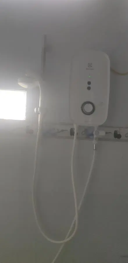 Khách hàng review Bình nóng lạnh trực tiếp Electrolux 4500W EWE451KB-DWG2 13
