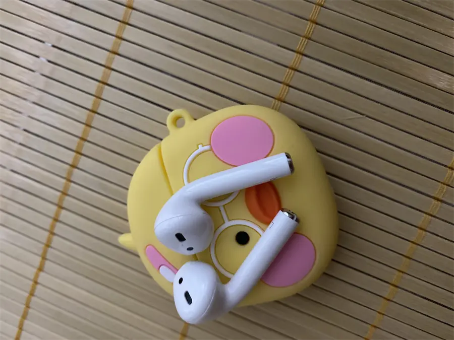 Khách hàng review Tai nghe Bluetooth AirPods 2 Lightning Charge Apple MV7N2 31