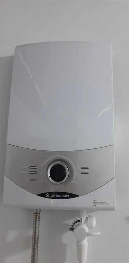 Khách hàng review Máy nước nóng trực tiếp Ariston 4500W Aures SM45PE SBS VN 3