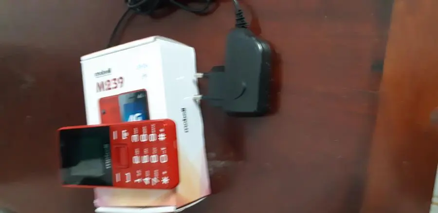 Khách hàng review Điện thoại Mobell M239 4G 10