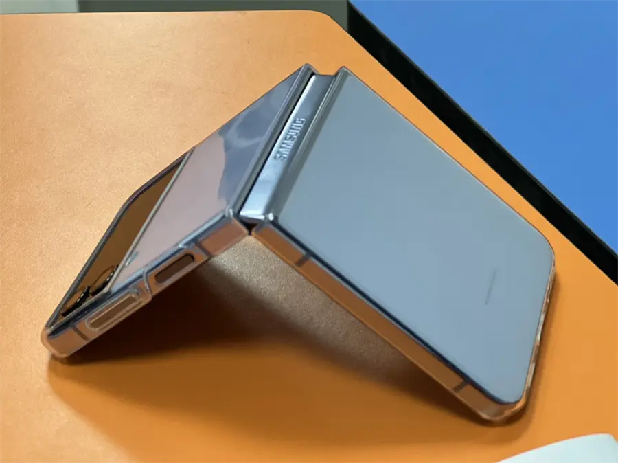 Khách hàng review Điện thoại Samsung Galaxy Z Flip4 5G 512GB 2