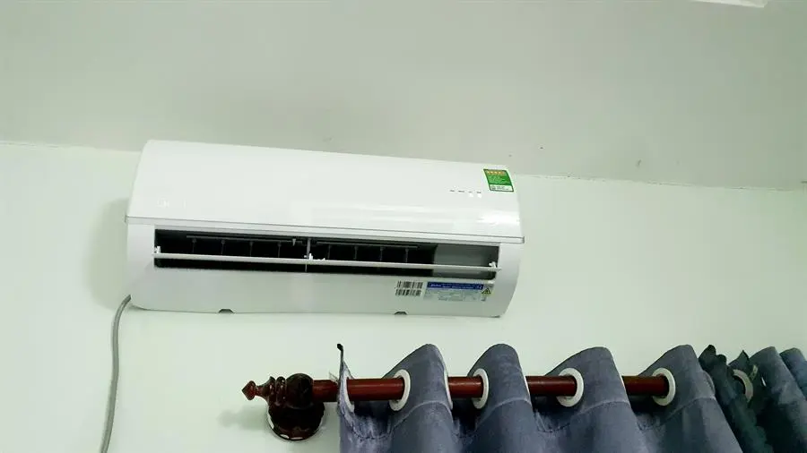 Khách hàng review Điều hòa Midea Inverter 9000 BTU MSAFA-10CRDN8 56