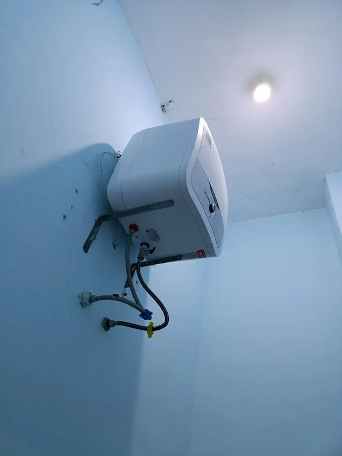 Khách hàng review Máy nước nóng gián tiếp Ariston 30 lít 2500W AN2 30 RS 2.5 FE 4