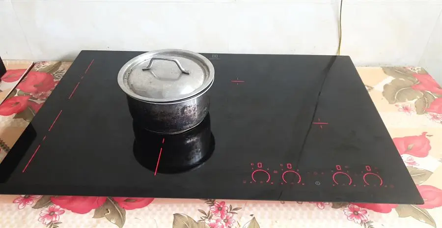 Khách hàng review Bếp từ 4 vùng nấu lắp âm Electrolux EHXD875FAK 7400W 2