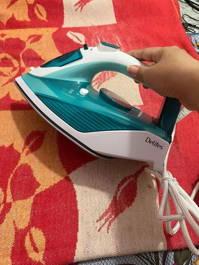 Khách hàng review Bàn ủi hơi nước Delites HJ-8058 2400W 4