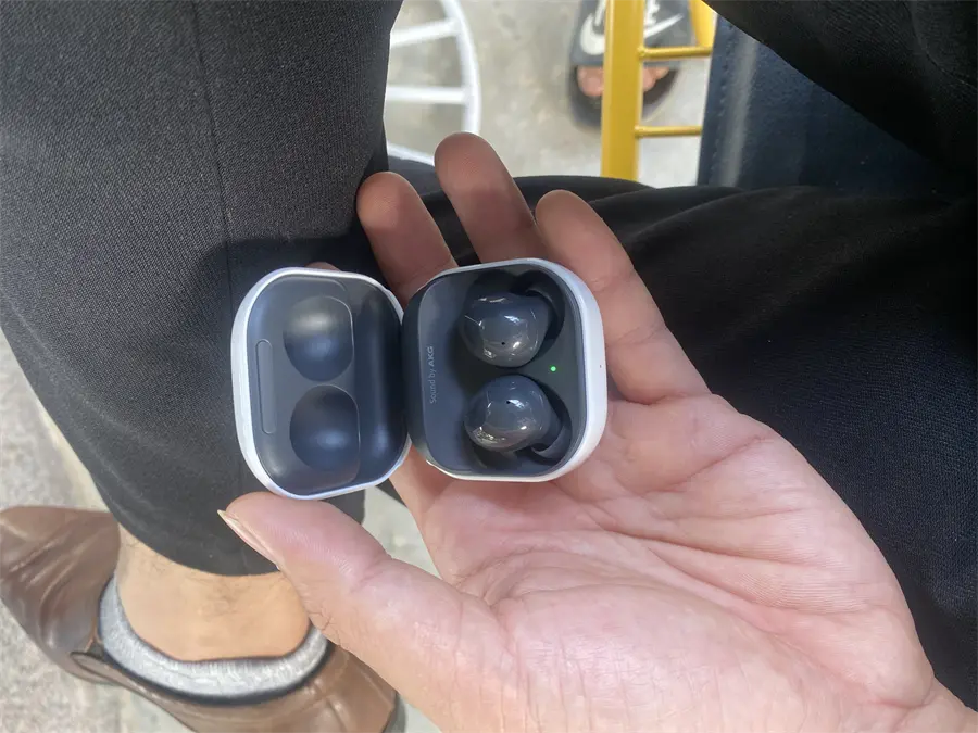 Khách hàng review Tai nghe Bluetooth True Wireless Samsung Galaxy Buds 2 R177N 18