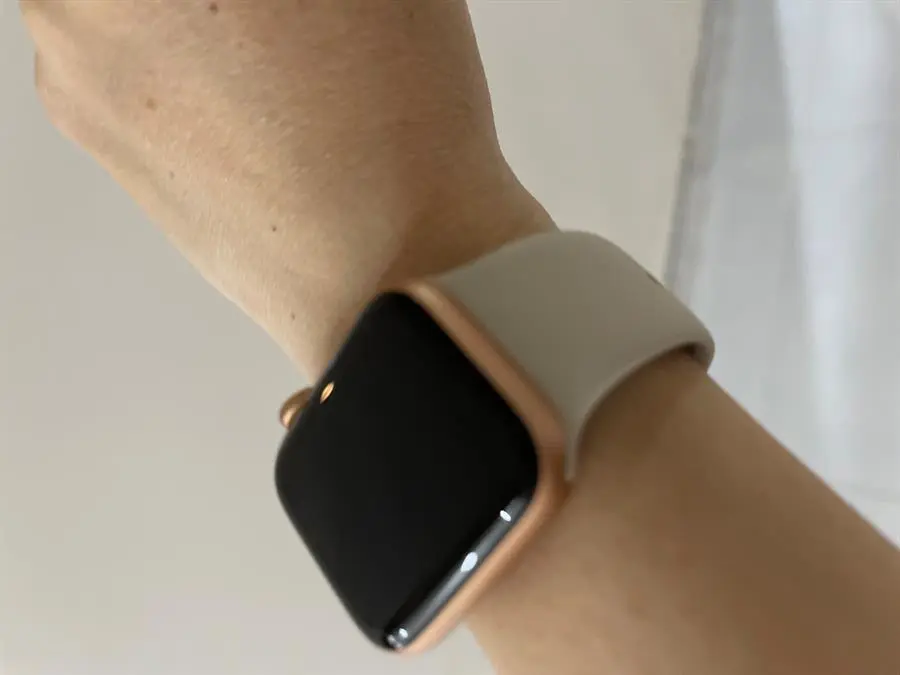 Khách hàng review Apple Watch SE GPS 40mm 8