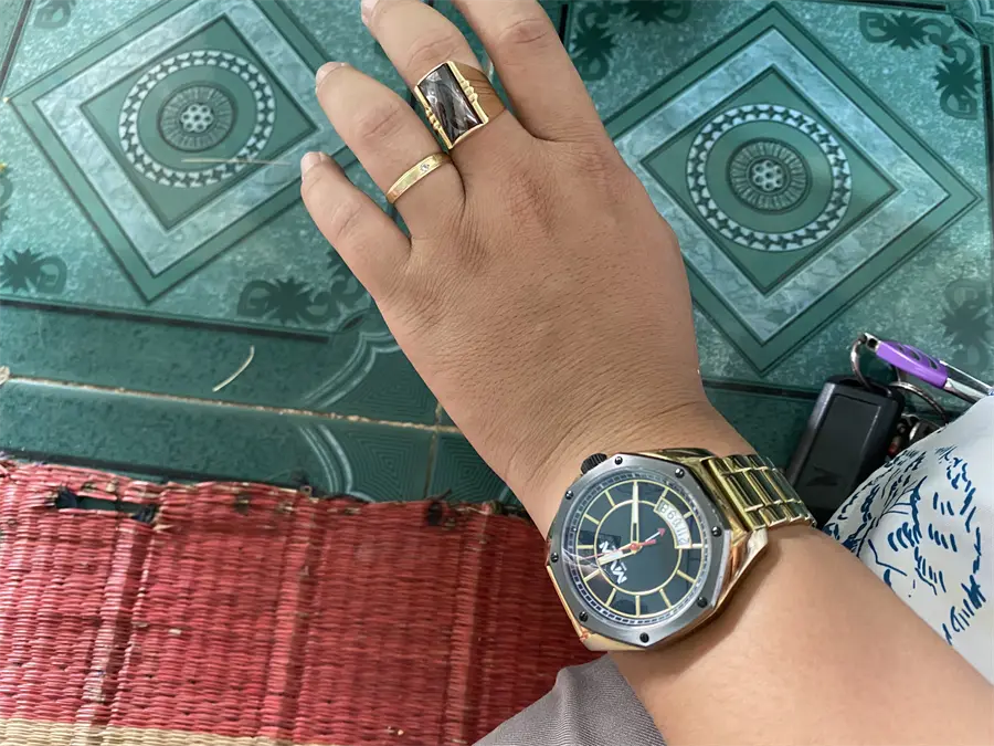 Khách hàng review Đồng hồ MVW 40 mm Nam MS002-01 3