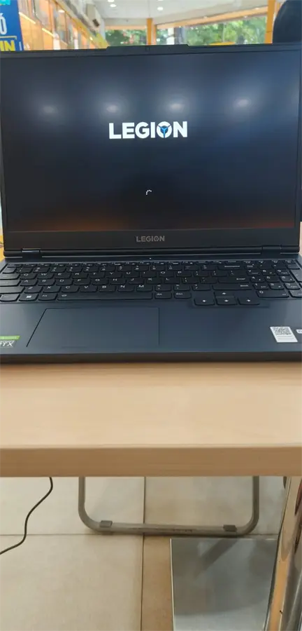 Khách hàng review Laptop Lenovo Gaming Legion 5 15ACH6 R5 5600H/8GB/512GB/4GB RTX3050/165Hz/Win11 (82JW00KLVN) 2