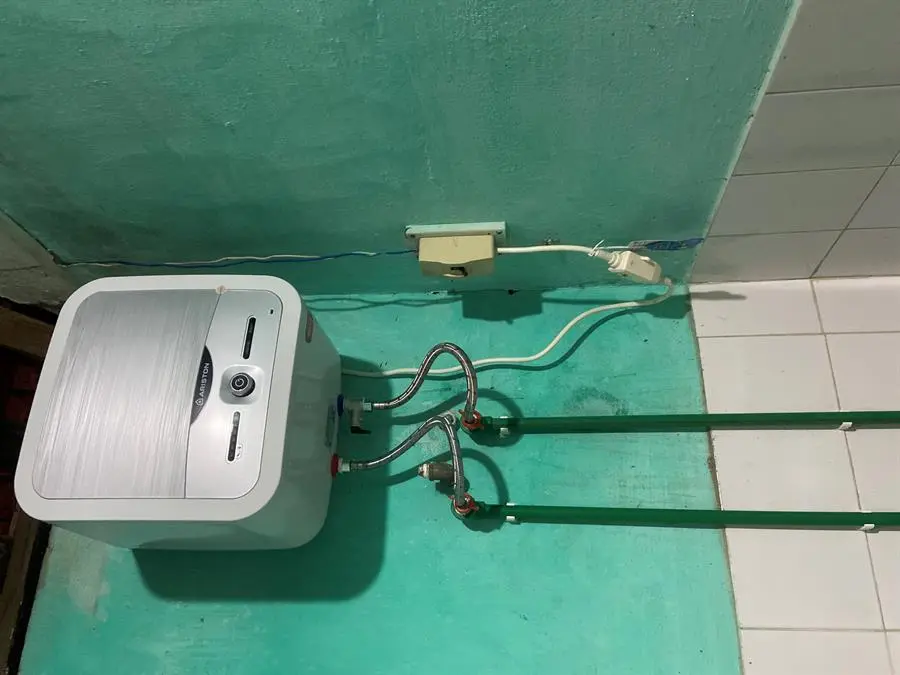 Khách hàng review Máy nước nóng gián tiếp Ariston 15 lít 2500W AN2 15 LUX 2.5 FE 2