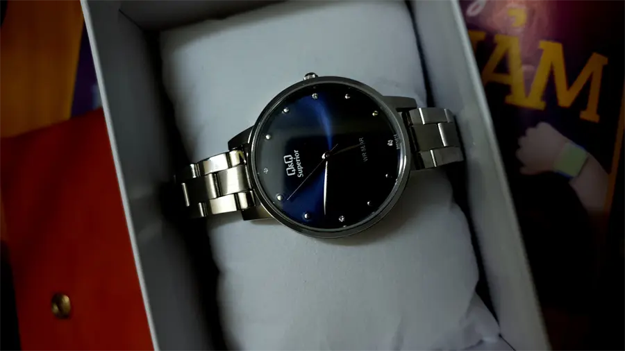 Khách hàng review Đồng hồ Q 8