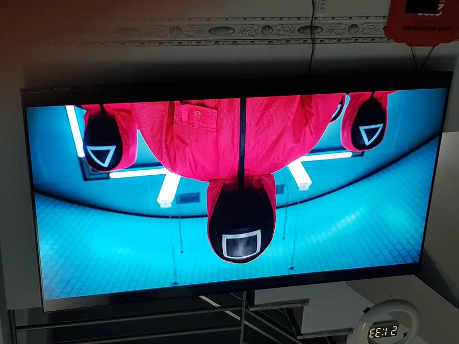 Khách hàng review Smart Tivi Samsung 4K Crystal UHD 65 inch UA65AU8100 36