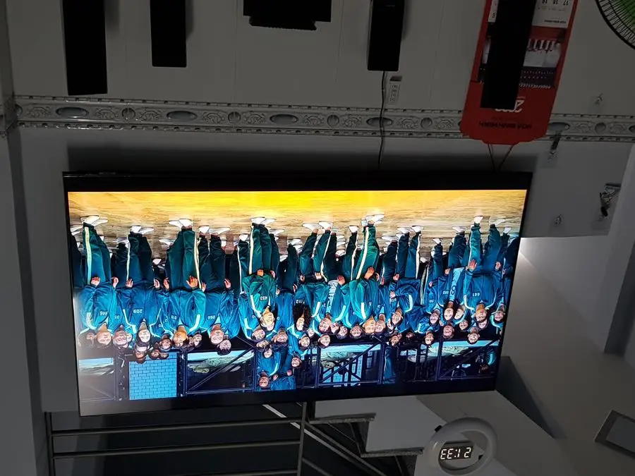 Khách hàng review Smart Tivi Samsung 4K Crystal UHD 65 inch UA65AU8100 34