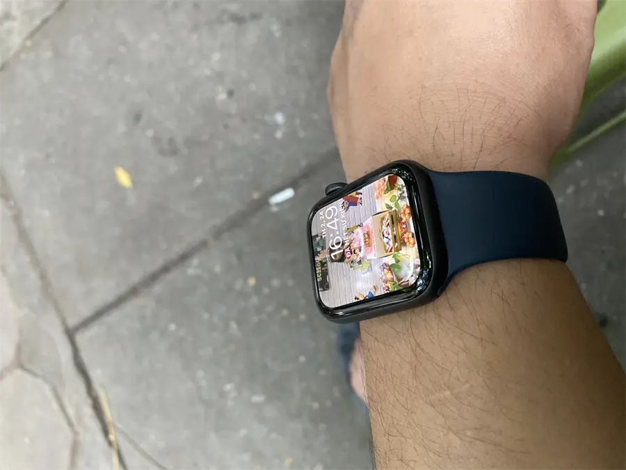Khách hàng review Đồng hồ thông minh Apple Watch SE 2020 GPS 44mm 4