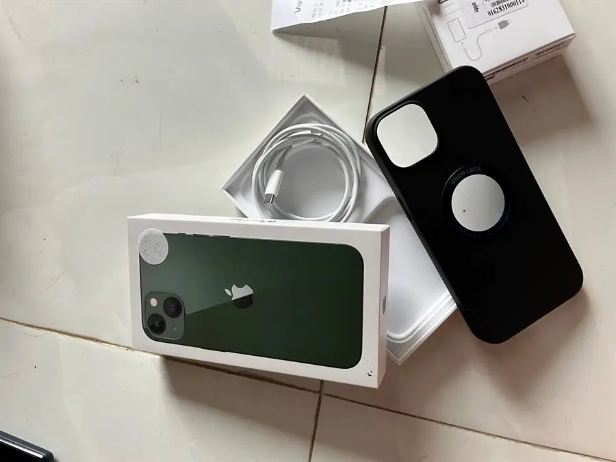 Khách hàng review Điện thoại iPhone 13 256GB 3