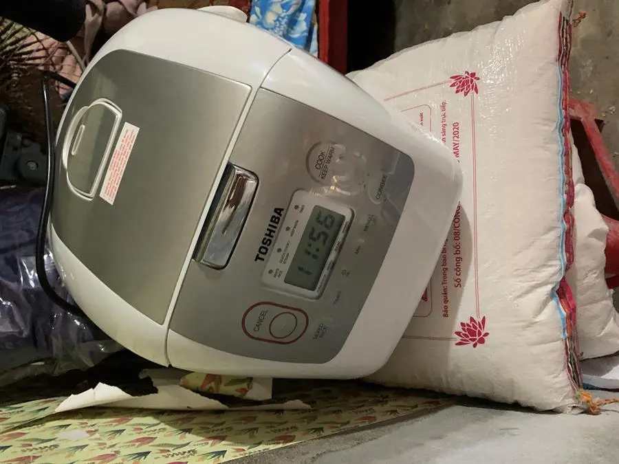 Khách hàng review Nồi cơm điện tử Toshiba 1.8 lít RC-18NMFVN(WT) 23