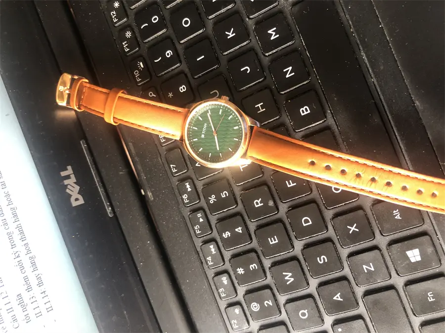 Khách hàng review Đồng hồ TITAN 33 mm Nữ 2639WL01 2