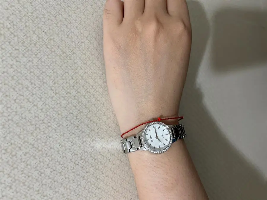 Khách hàng review Đồng hồ CITIZEN 24 mm Nữ EZ7010-56D 2