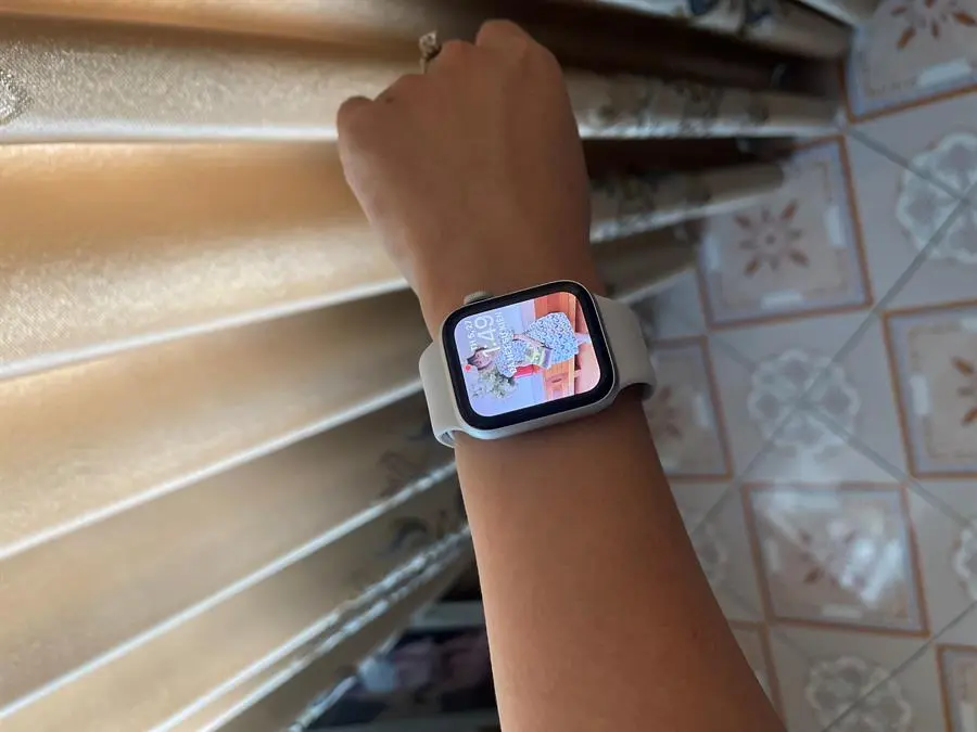 Khách hàng review Đồng hồ thông minh Apple Watch SE 2022 GPS   Cellular 40mm viền nhôm dây thể thao 3