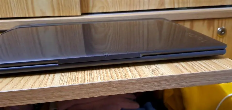 Khách hàng review Laptop Lenovo Yoga 7 14IAL7 i5 1240P/16GB/512GB/Touch/Pen/Win11 (82QE000RVN) 2