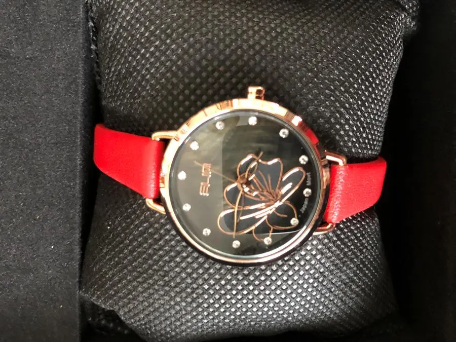 Khách hàng review Đồng hồ ELIO Flower 28 mm Nữ EL119-01 1