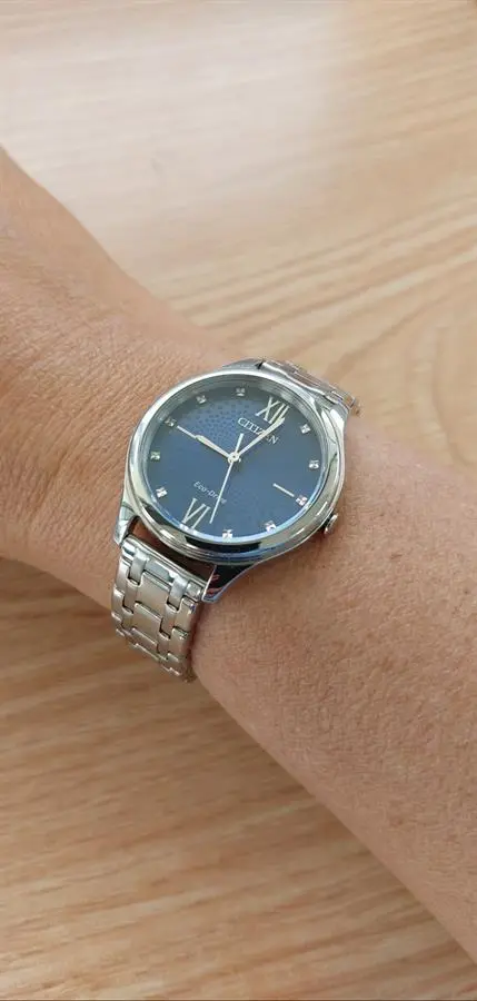 Khách hàng review Đồng hồ CITIZEN 32 mm Nữ EM0500-73L 3
