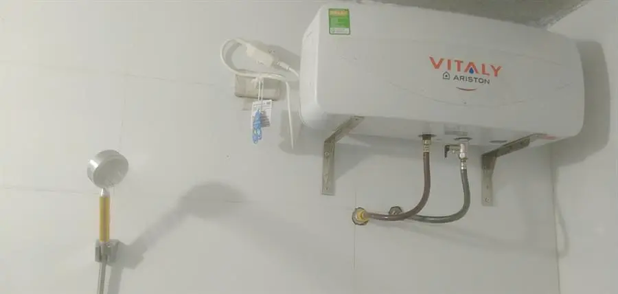 Khách hàng review Máy nước nóng gián tiếp Ariston 20 lít 2500W VITALY 20 SLIM 2.5 FE 15