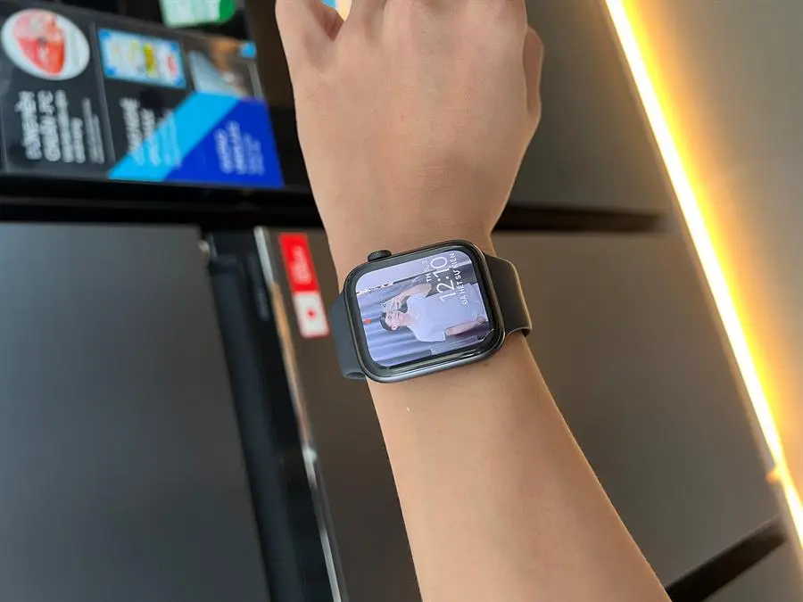 Khách hàng review Đồng hồ thông minh Apple Watch SE 2020 GPS 44mm 3