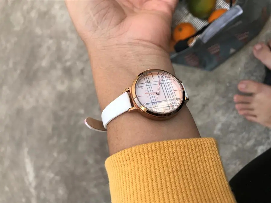 Khách hàng review Đồng hồ ELIO Nắng Xuân 30 mm Nữ EL034-01 3