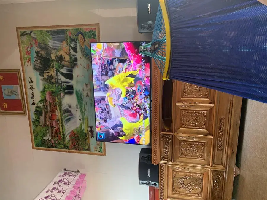 Khách hàng review Smart Tivi Crystal UHD Samsung 4K 55 inch UA55AU8100 29