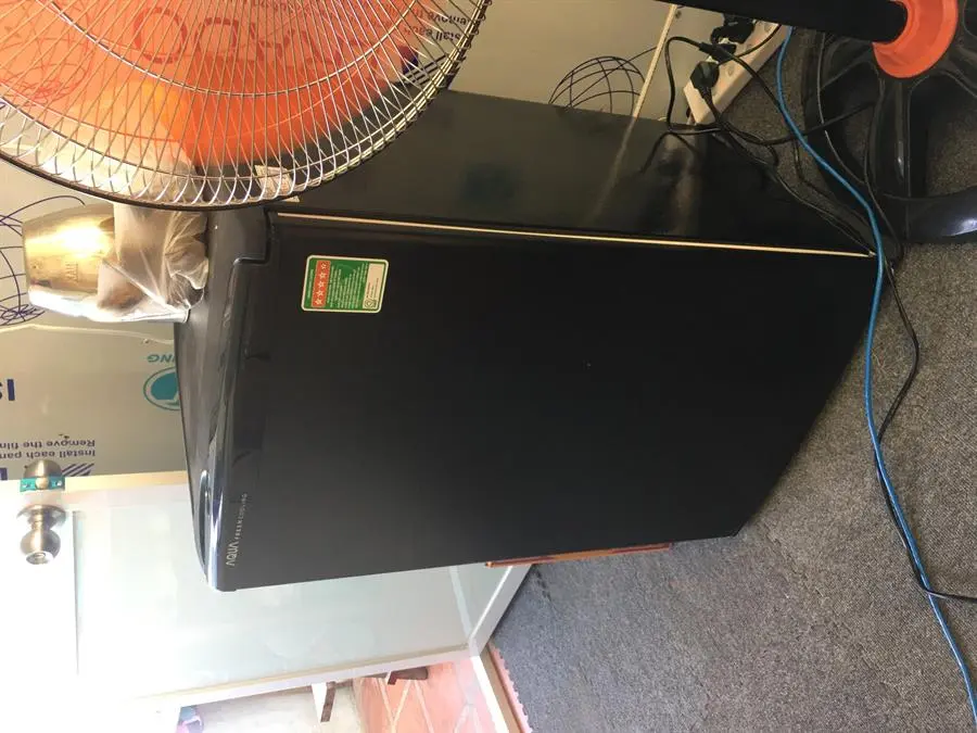 Khách hàng review Tủ lạnh Aqua 90 lít AQR-D99FA(BS) 43