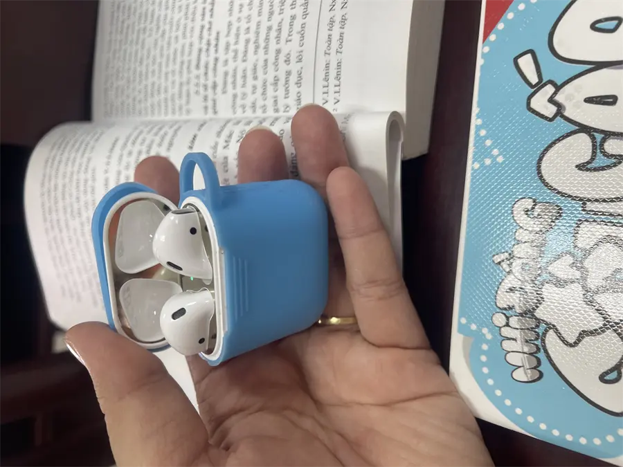 Khách hàng review Tai nghe Bluetooth AirPods 2 Lightning Charge Apple MV7N2 27