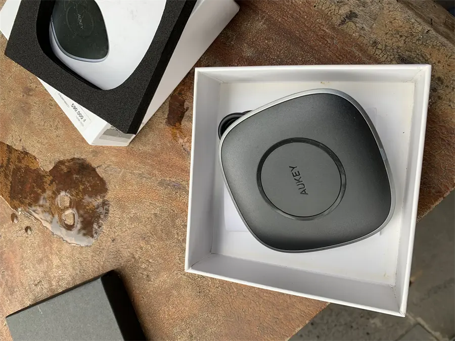 Khách hàng review Đế sạc không dây Qi QC 3.0 10W AUKEY LC-C6 4