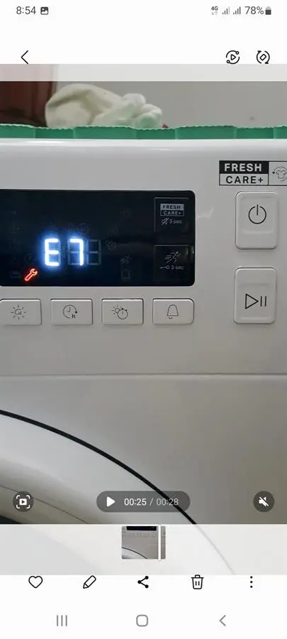 Khách hàng review Máy sấy ngưng tụ Whirlpool FreshCare  8 kg FFTCM118XB EE 3