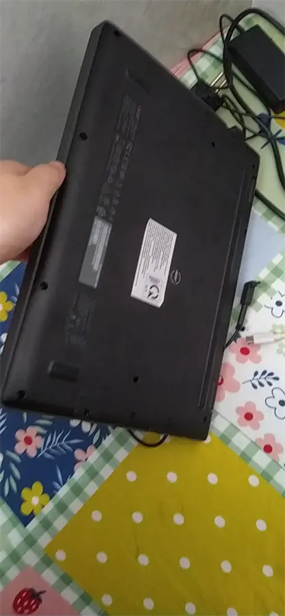 Khách hàng review Laptop Acer TravelMate B3 TMB311 31 C2HB N4020/4GB/128GB/Win11 (NX.VNFSV.006) 4