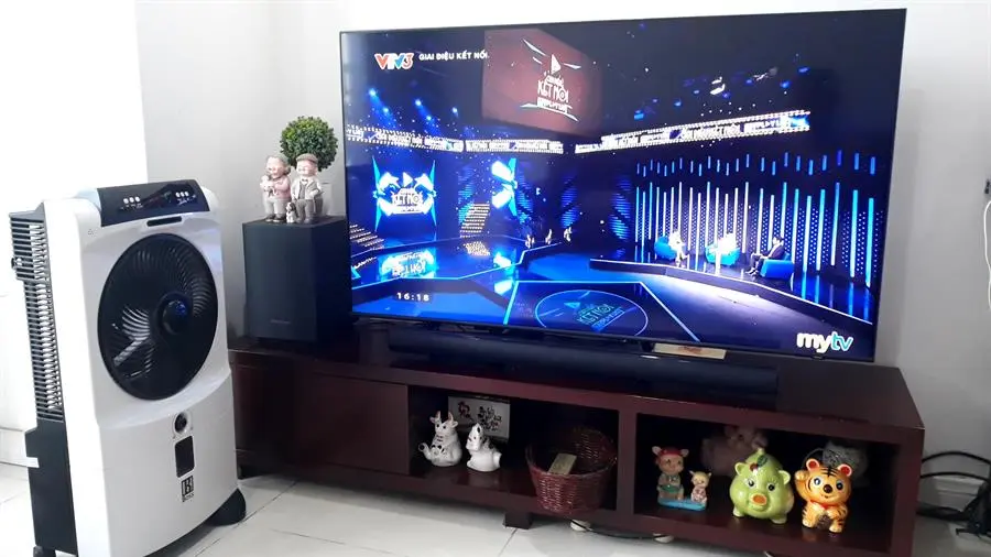 hách hàng review Smart Tivi QLED Samsung 4K 55 inch QA55Q60B 6