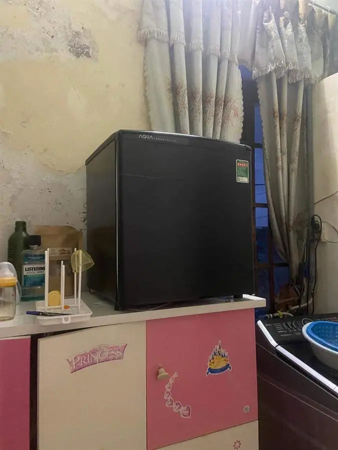 Khách hàng review Tủ lạnh Aqua 50 lít AQR-D59FA(BS) 3