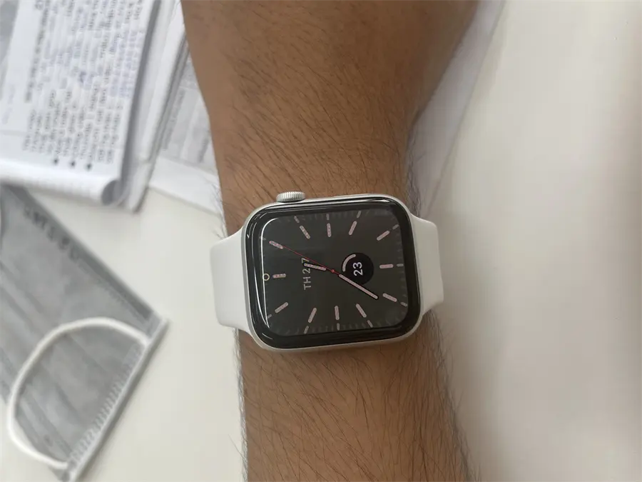 Khách hàng review Đồng hồ thông minh Apple Watch SE 2022 GPS 44mm viền nhôm dây thể thao 18