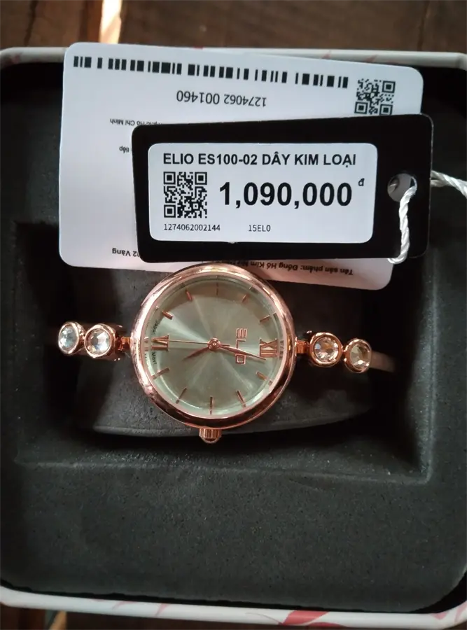 Khách hàng review Đồng hồ ELIO Xmas 26 mm Nữ ES100-02 3