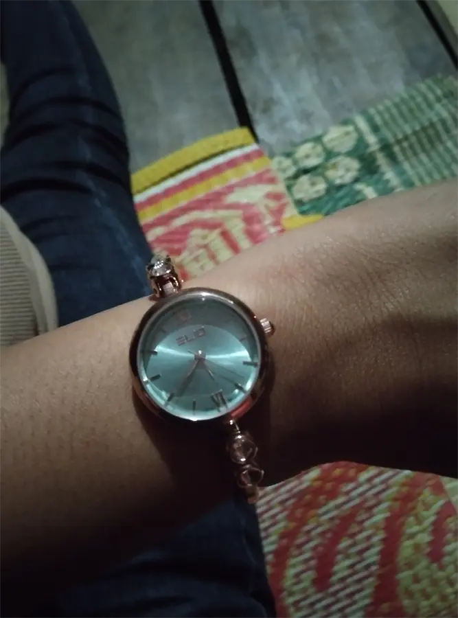 Khách hàng review Đồng hồ ELIO Xmas 26 mm Nữ ES100-02 4