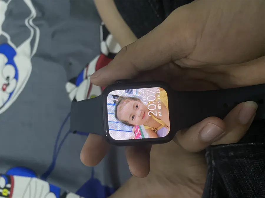 Khách hàng review Đồng hồ thông minh Apple Watch SE 2022 GPS 44mm viền nhôm dây thể thao 15