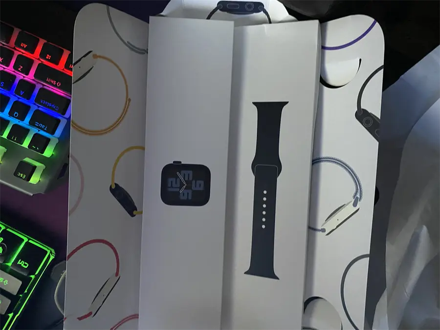 Khách hàng review Đồng hồ thông minh Apple Watch SE 2022 GPS 44mm viền nhôm dây thể thao 16