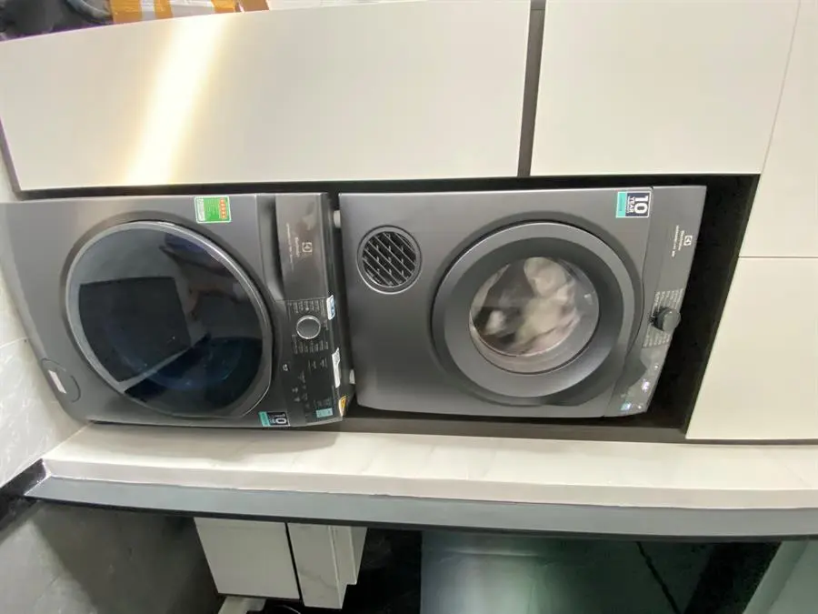 Khách hàng review Máy sấy thông hơi Electrolux UltimateCare 8.5 kg EDV854N3SB 7
