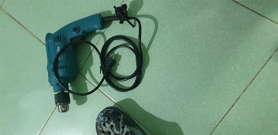 Khách hàng review Máy khoan búa điện Makita M0801B 500W 1