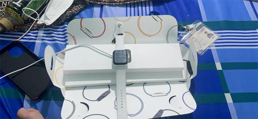 Khách hàng review Đồng hồ thông minh Apple Watch SE 2022 GPS 44mm viền nhôm dây thể thao 14