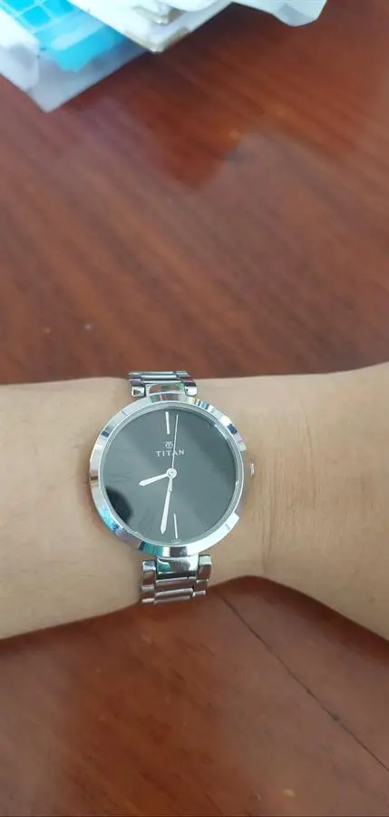 Khách hàng review Đồng hồ TITAN 35 mm Nữ 2480SM02 4