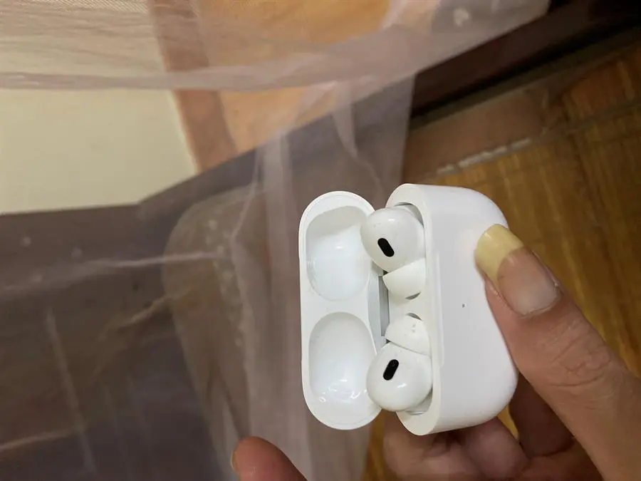 Khách hàng review Tai nghe Bluetooth AirPods Pro (2nd Gen) MagSafe Charge (Lightning) Apple MQD83 21