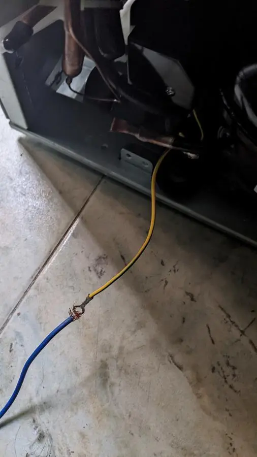 Khách hàng review Tủ lạnh Aqua Inverter 283 lít AQR-T299FA(FB) 2