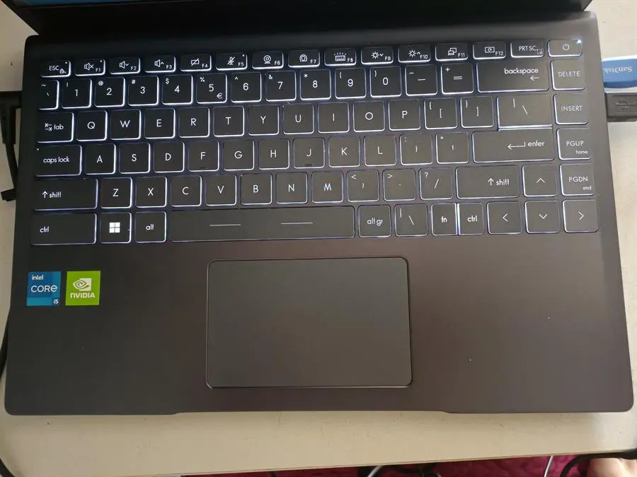 Khách hàng review Laptop MSI Modern 14 B11SBU i5 1155G7/8GB/512GB/2GB MX450/Túi/Chuột/Win10 (669VN) 1